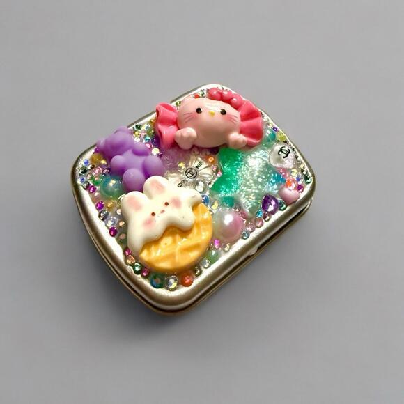 Handmade Decoden Mini Tin Pill Box, Hello Kitty Candy Sweets Kawaii Junk Case - Picture 2 of 6
